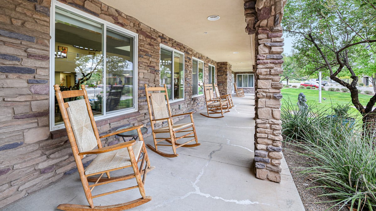 The outdoor patio at Paloma Landing