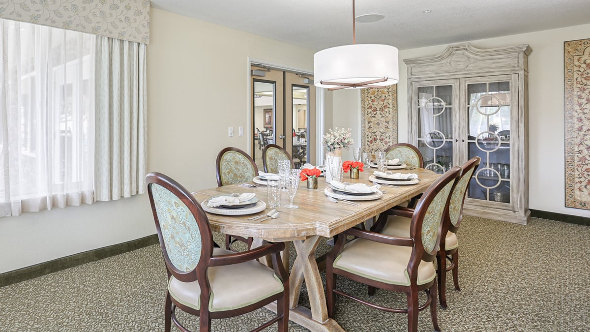 The dining room at Paloma Landing set for mealtime