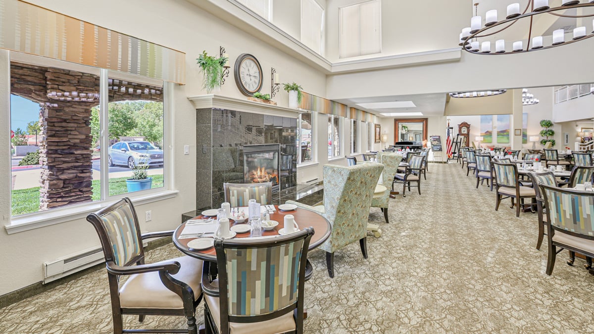 The dining room at Paloma Landing set for mealtime