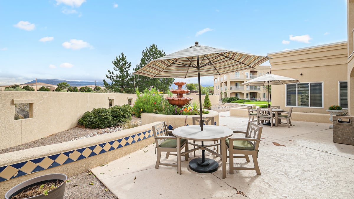 The outdoor patio at Paloma Landing